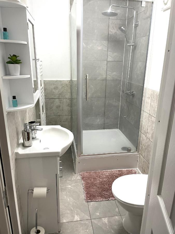 Supreme - 1 Bedroom Apart Sleeps 4 Short/Long Stay Gillingham  Luaran gambar