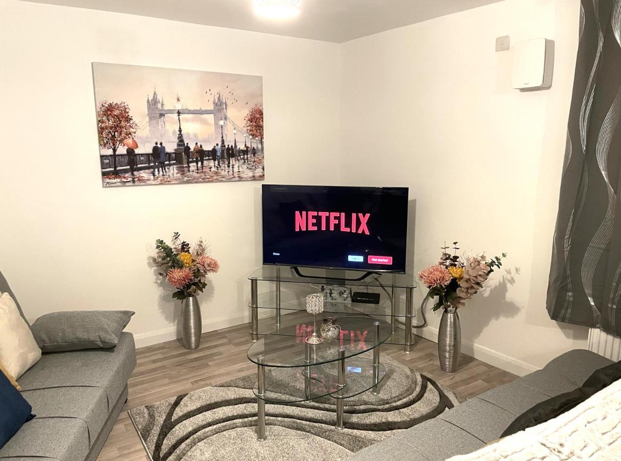 Supreme - 1 Bedroom Apart Sleeps 4 Short/Long Stay Gillingham  Luaran gambar