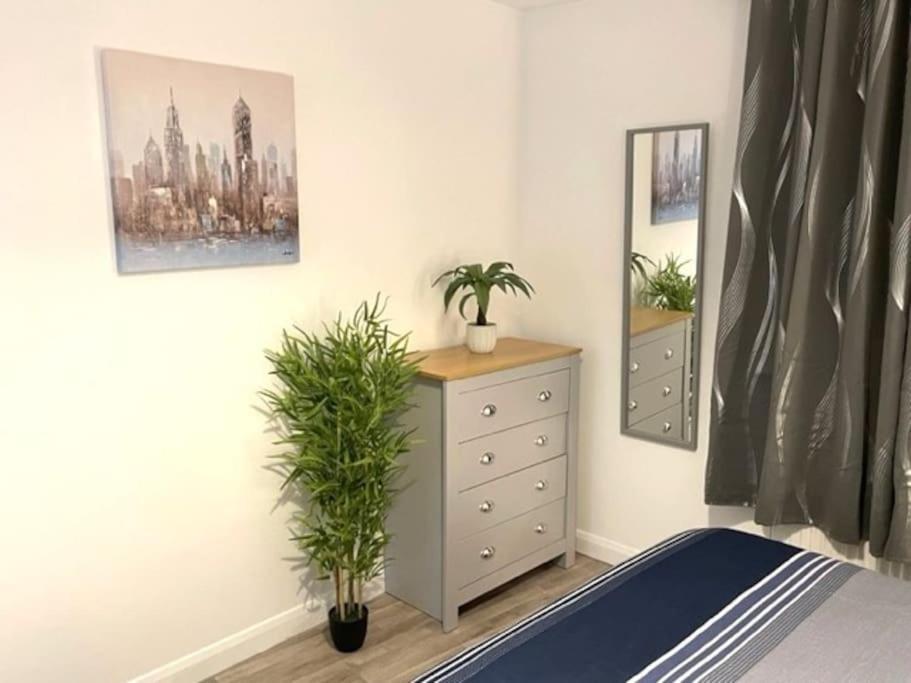 Supreme - 1 Bedroom Apart Sleeps 4 Short/Long Stay Gillingham  Luaran gambar