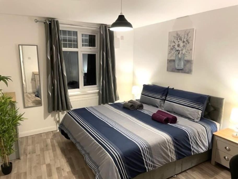 Supreme - 1 Bedroom Apart Sleeps 4 Short/Long Stay Gillingham  Luaran gambar