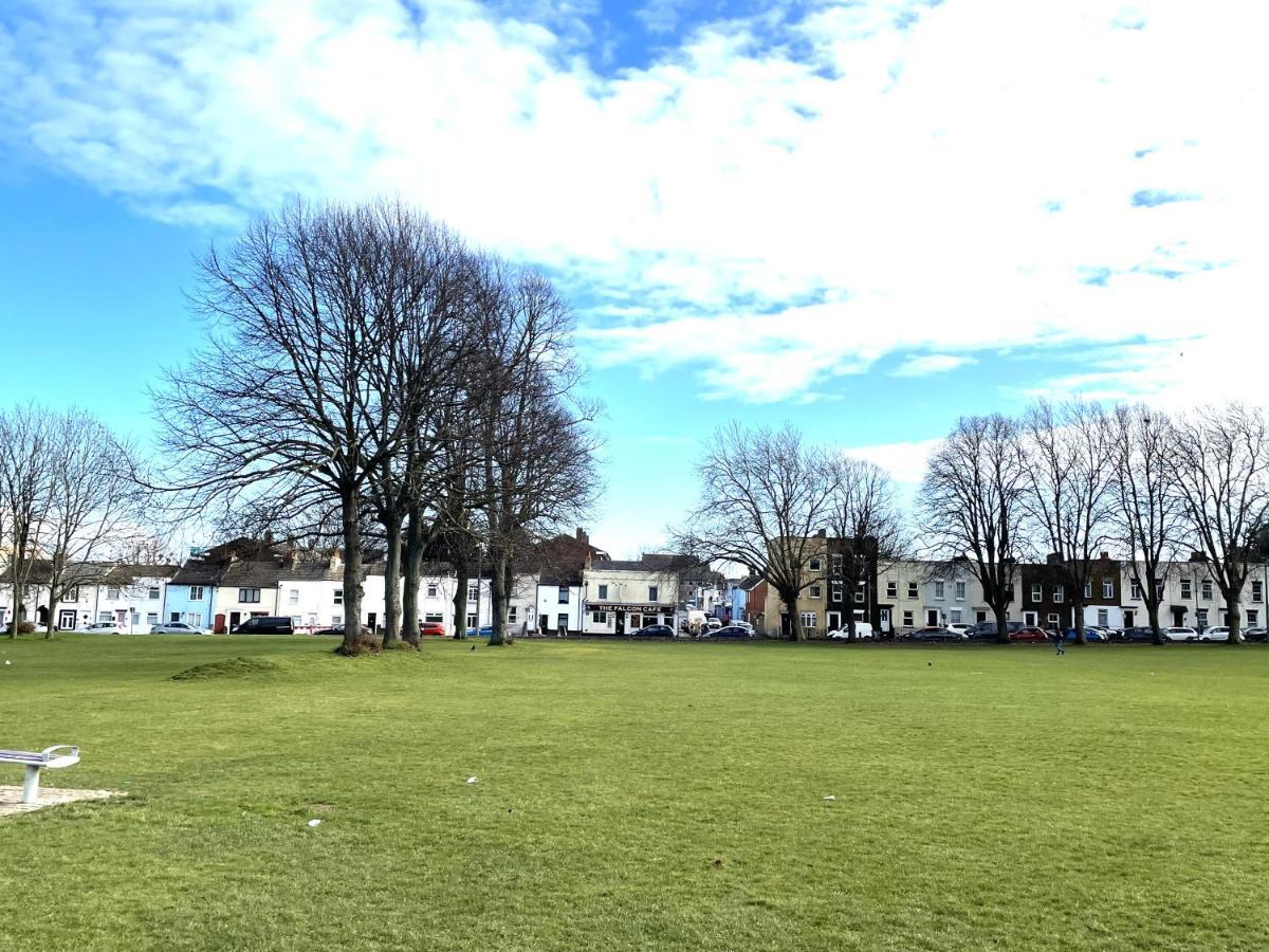 Supreme - 1 Bedroom Apart Sleeps 4 Short/Long Stay Gillingham  Luaran gambar