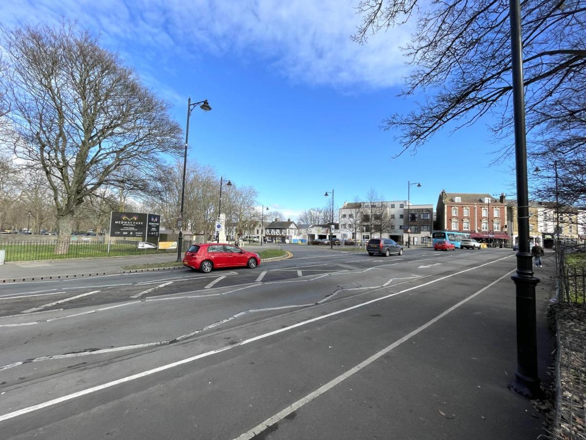 Supreme - 1 Bedroom Apart Sleeps 4 Short/Long Stay Gillingham  Luaran gambar